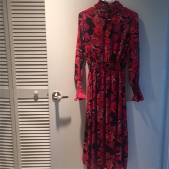 Dress is red - Picture 7 of 8